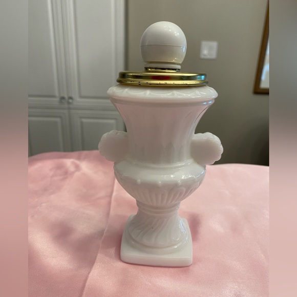 RARE VINTAGE WHITE MILK GLASS PERFUME BOTTLE WITH A SCREW CAP - Picture 6 of 8